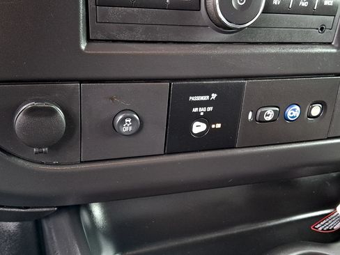Used 2025 Chevrolet Express 2500 w/ Enhanced Convenience Package RWD image 23