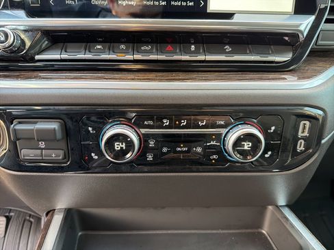 Used 2025 GMC Sierra 1500 Elevation image 37