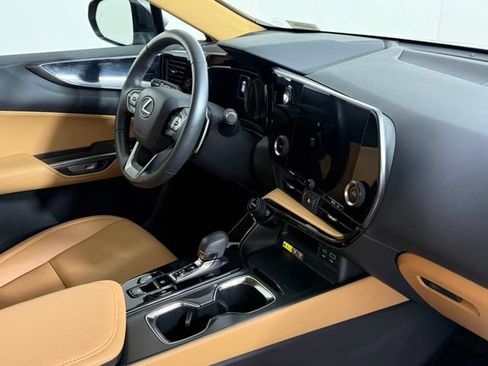 Used 2025 Lexus NX 250 FWD w/ Towing Package (2000 Lbs) image 34