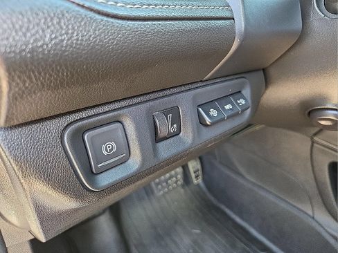 Used 2020 GMC Acadia Denali w/ Technology Package FWD image 11