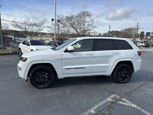 Used 2022 Jeep Grand Cherokee Laredo X image 6