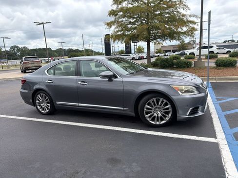 Used 2013 Lexus LS 460 w/ Comfort Pkg RWD image 5