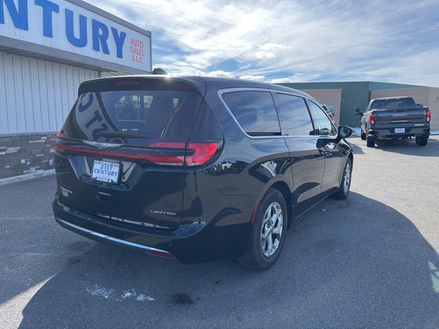 Used 2024 Chrysler Pacifica Limited FWD image 15