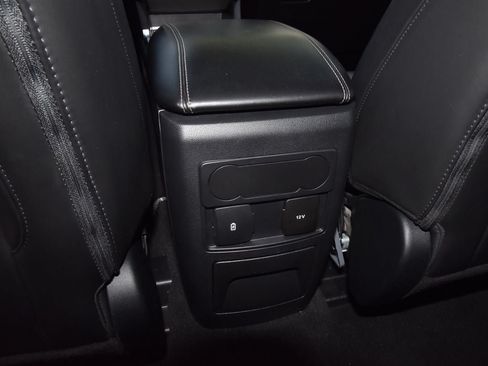 Used 2022 Ford Explorer XLT w/ Equipment Group 202A RWD image 19