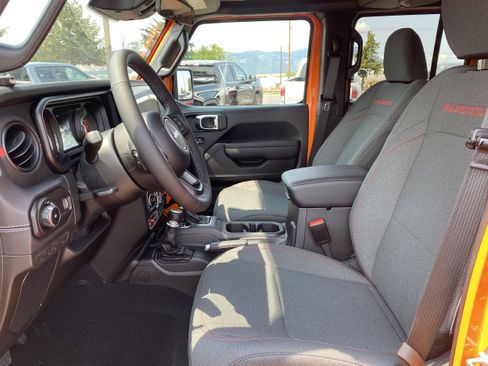 New 2025 Jeep Wrangler Unlimited Rubicon w/ Convenience Group AWD/4WD image 20