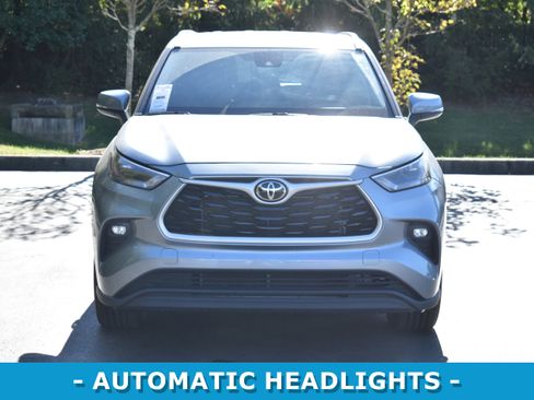 Used 2023 Toyota Highlander L image 2