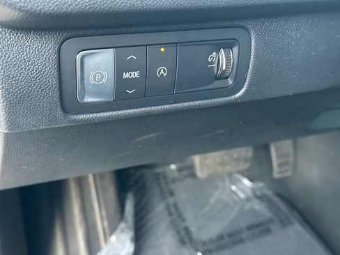 Certified 2025 Chevrolet Traverse LT image 17