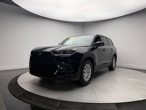 Used 2025 Toyota Grand Highlander AWD image 2