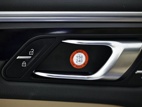 Certified 2021 Porsche Macan image 20