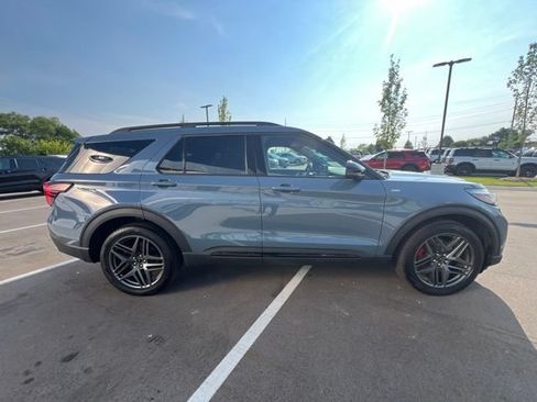 Used 2026 Ford Explorer ST-Line w/ ST-Line Street Pack AWD/4WD image 4