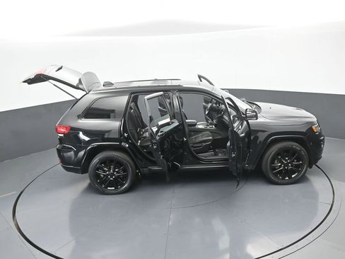 Used 2020 Jeep Grand Cherokee Altitude image 70