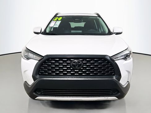 Used 2024 Toyota Corolla Cross LE image 11