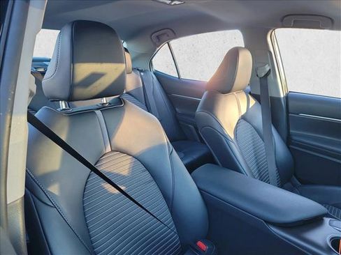 Used 2024 Toyota Camry SE image 14