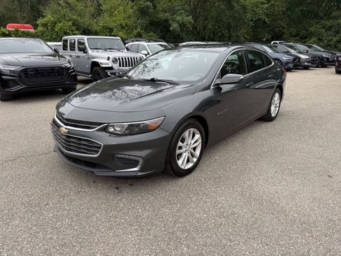 Used 2017 Chevrolet Malibu LT FWD image 3