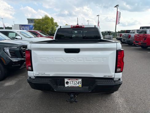 Used 2026 Chevrolet Colorado ZR2 w/ Technology Package AWD/4WD image 4
