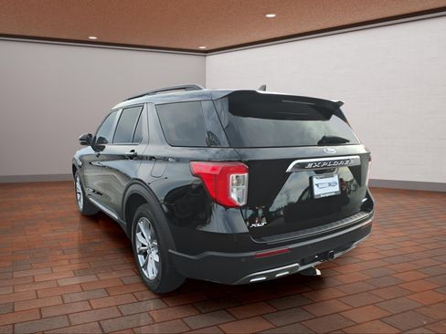Used 2023 Ford Explorer XLT w/ Equipment Group 202A image 6