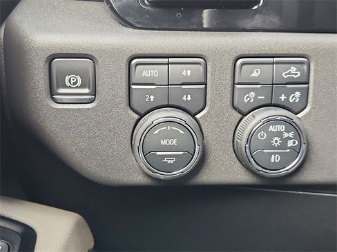 Used 2025 Chevrolet Silverado 1500 ZR2 w/ Technology Package image 18