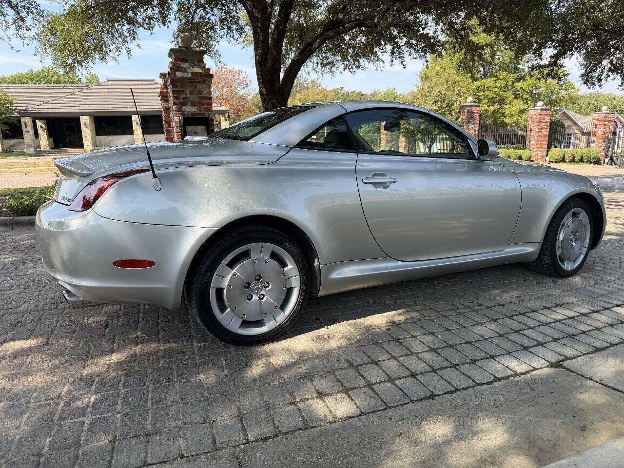 Used 2002 Lexus SC 430 Convertible RWD image 3
