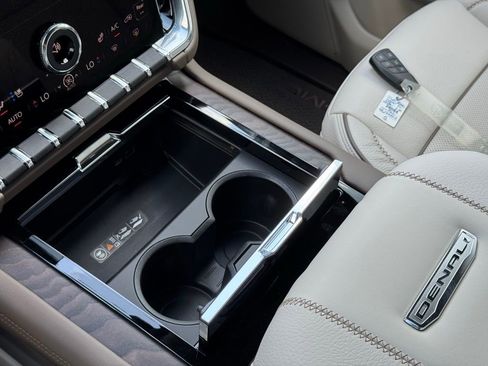 New 2025 GMC Yukon XL Denali w/ Denali Reserve Package image 33