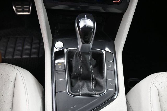 Used 2022 Volkswagen Tiguan SE R-Line FWD image 24