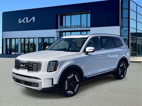 New 2025 Kia Telluride S image 3