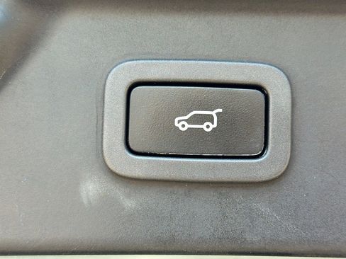 Used 2019 Land Rover Range Rover Velar R-Dynamic SE AWD/4WD image 12
