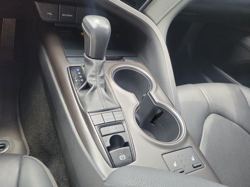 Used 2022 Toyota Camry XSE FWD image 30