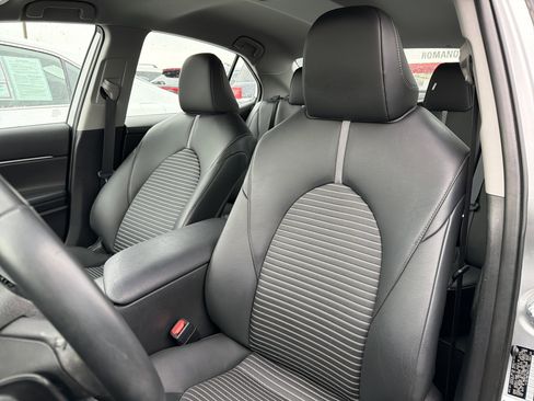 Used 2022 Toyota Camry SE image 10