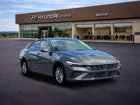 New 2026 Hyundai Elantra Hybrid FWD image 11