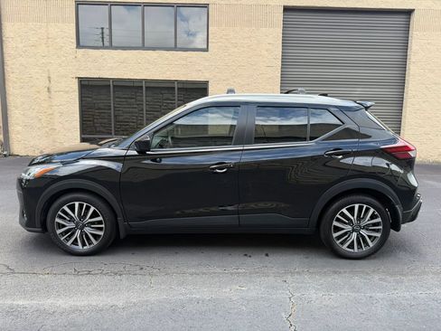 Used 2023 Nissan Kicks SV w/ Interior Electronics Package FWD image 3