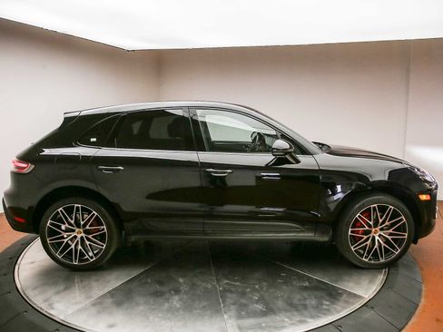 Certified 2022 Porsche Macan S AWD/4WD image 5