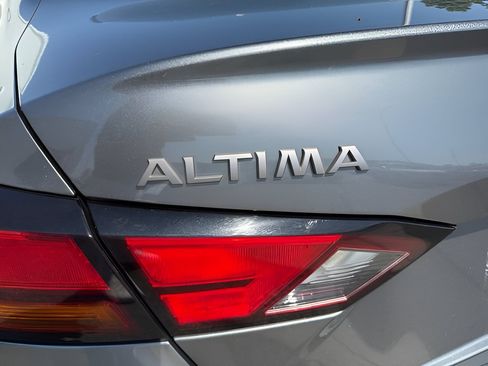 Used 2023 Nissan Altima 2.5 SL FWD image 11