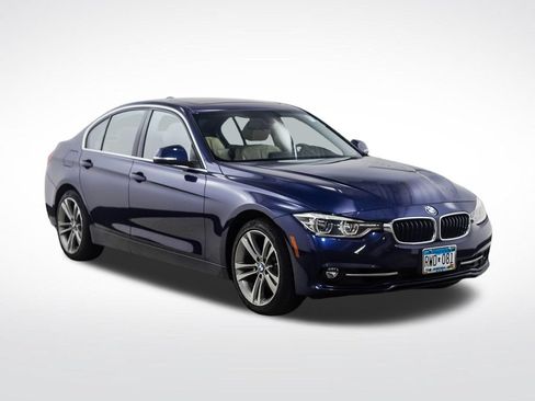 Used 2018 BMW 330i xDrive Sedan AWD/4WD image 7