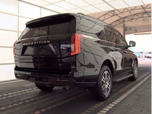 Used 2025 Ford Expedition Active AWD/4WD image 4