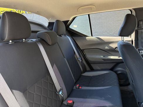 Used 2018 Nissan Kicks SV image 18