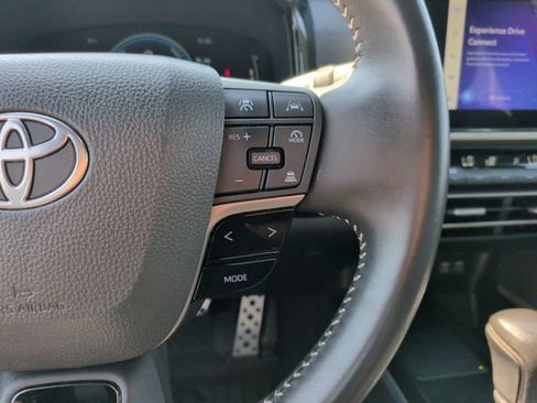 Used 2025 Toyota Camry SE FWD image 15