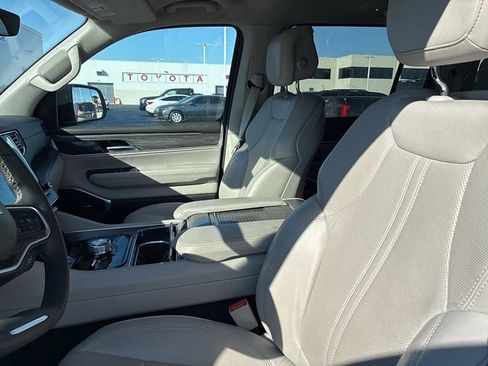 Used 2024 Jeep Wagoneer L Series II w/ Flexible Seating Group image 16