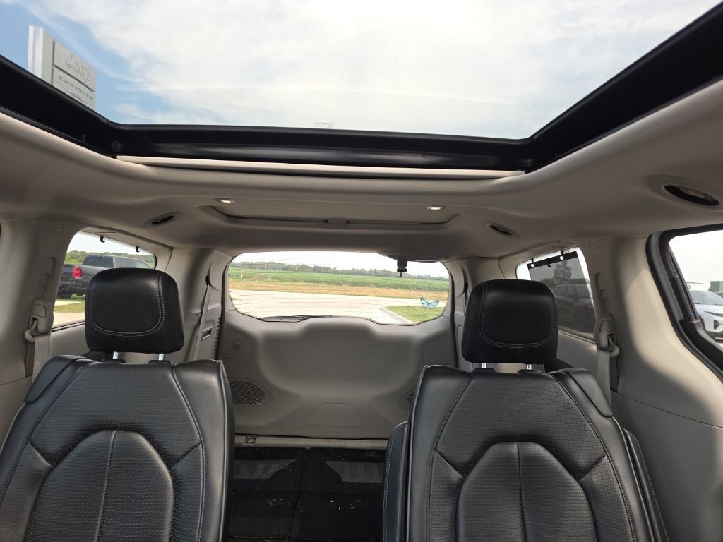 Used 2019 Chrysler Pacifica Limited FWD image 13