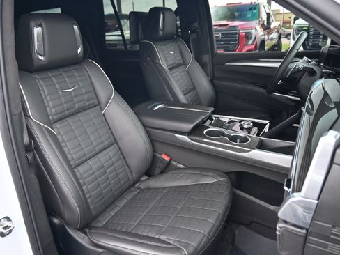 Used 2026 Cadillac Escalade V w/ LPO, ONYX Package AWD/4WD image 31