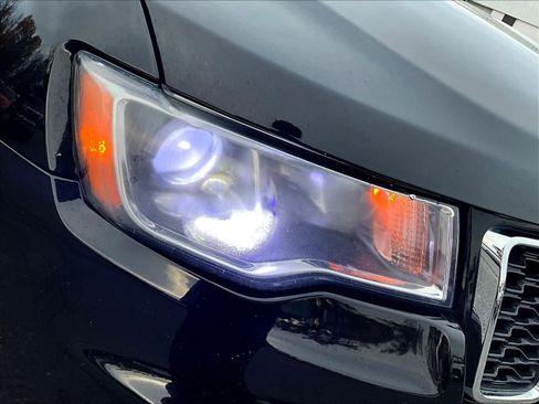 Used 2020 Jeep Grand Cherokee Laredo image 31