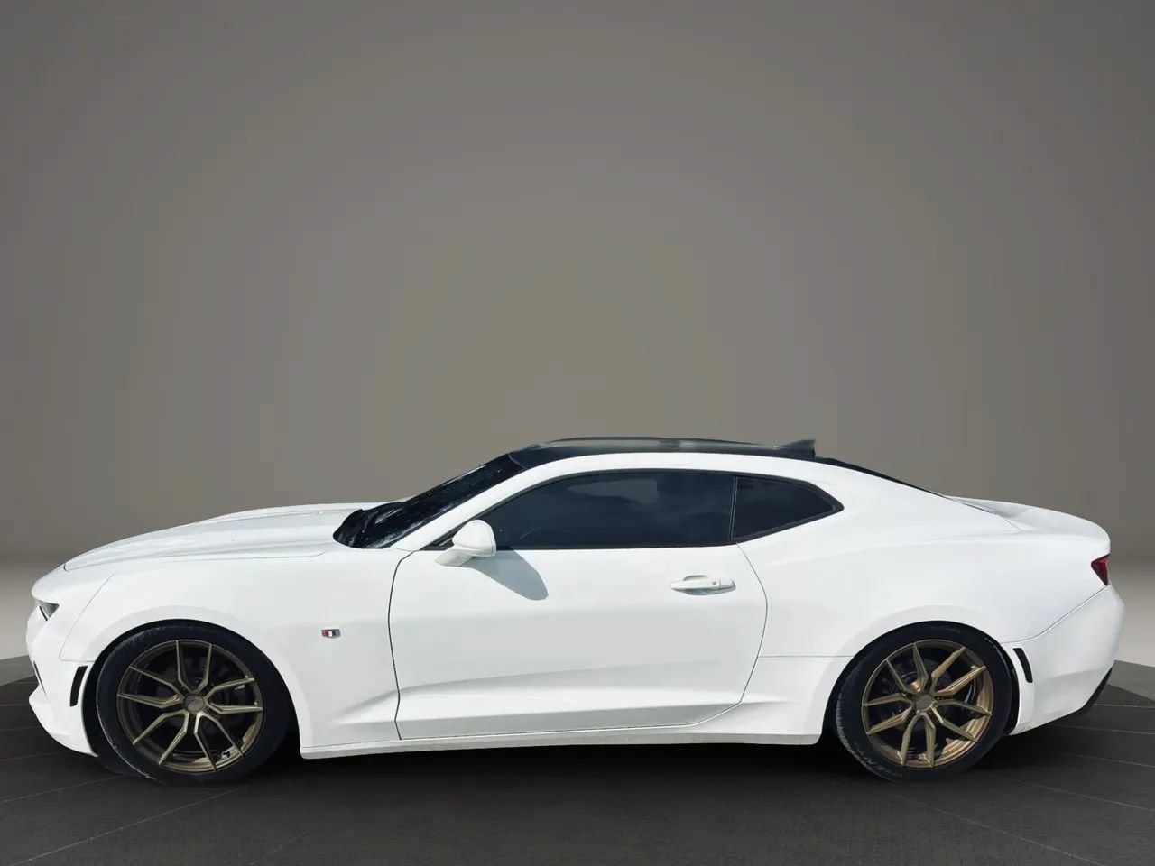 Used 2018 Chevrolet Camaro LS RWD image 2