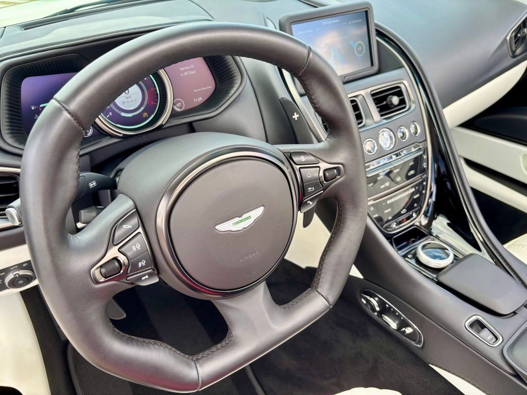 Used 2023 Aston Martin DB11 Volante RWD image 16