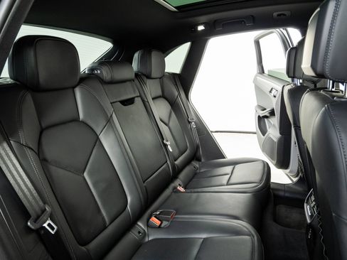 Certified 2023 Porsche Macan AWD/4WD image 22