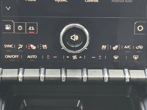 Used 2025 GMC Acadia AT4 w/ Luxury Package image 4