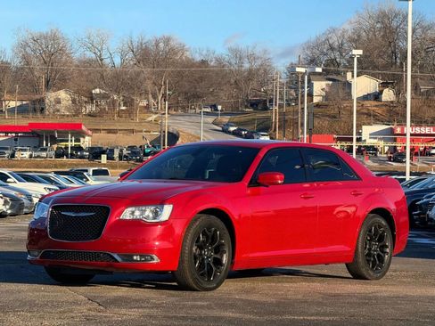 Used 2017 Chrysler 300 S w/ 300S Premium Group image 7