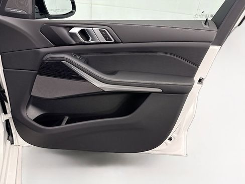 New 2026 BMW X5 xDrive40i w/ M Sport Package image 24