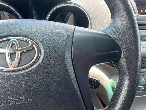 Used 2011 Toyota Highlander 4WD w/ Tow Pkg image 17