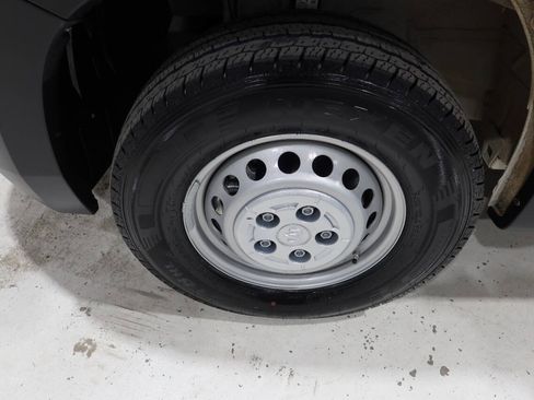 Used 2024 RAM ProMaster 2500 w/ Safety Group FWD image 9
