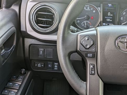 Used 2022 Toyota Tacoma TRD Off-Road image 13