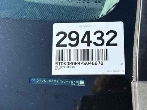 Used 2023 Toyota Highlander XLE image 30